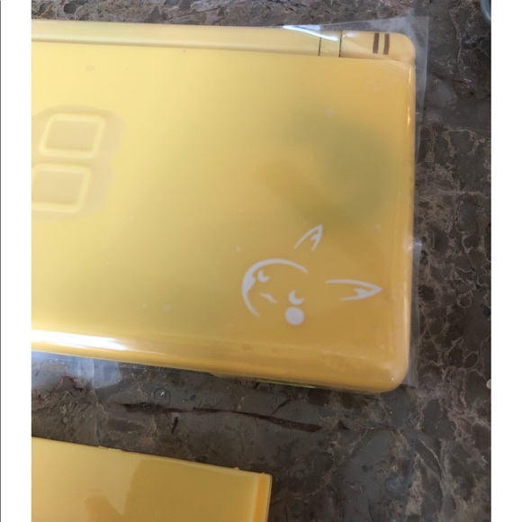 Pokémon Yellow Pikachu Nintendo DS Lite Limited Edition in Box! - Picture 5 of 6